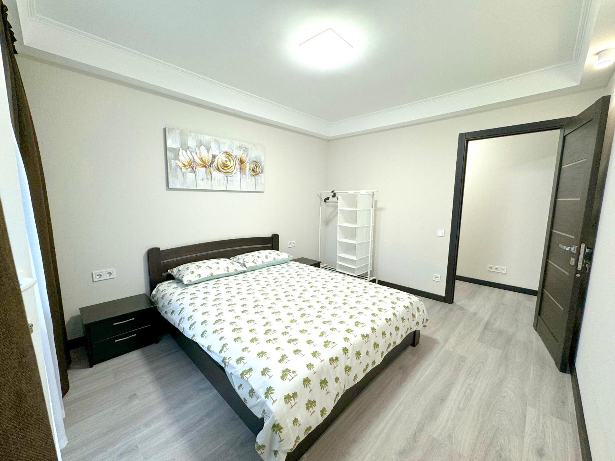 Artal Apartment On Obolonskyi Avenue 16 Kyiv Exterior photo